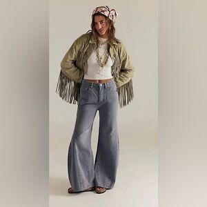 We The Free Eden High Slouchy Wide Leg Jeans in a diamond wash gray color. NWT